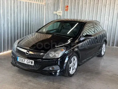 Usado Opel Astra GTC Sport 105 CV (77 kW) 2007 Negro Berlina