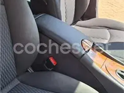 Usado Mercedes E220 Elegance 150 CV (110 kW) 2005 Beige Berlina