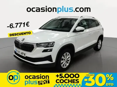 Usado Skoda Karoq Selection 115 CV (84 kW) 2024 Blanco SUV