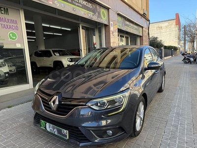 Usado Renault Mégane IV 130 CV (95 kW) 2018 Gris / plata Berlina