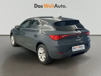 Usado Seat Leon Style 116 CV (85 kW) 2025 Azul Berlina