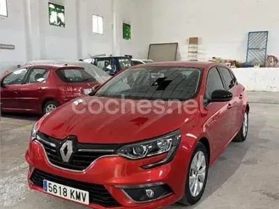 Usado Renault Mégane LIMITED 130 CV (95 kW) 2018 Rojo Berlina