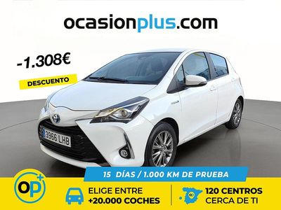 Usado Toyota Yaris Hybrid Active 100 CV (73 kW) 2020 Blanco Berlina