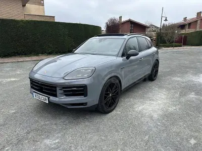 Usado Porsche Cayenne 470 CV (345 kW) 2024 Gris / plata SUV