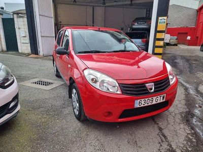 Usado Dacia Sandero Ambiance 75 CV (55 kW) 2010 Rojo Berlina