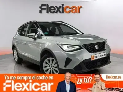 Usado Seat Arona Style 110 CV (80 kW) 2023 Gris SUV
