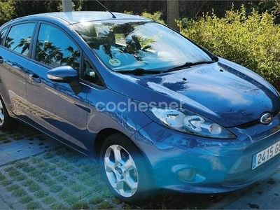 Usado Ford Fiesta Ghia 90 CV (66 kW) 2009 Azul Utilitario