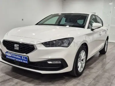 Usado Seat Leon Style 115 CV (84 kW) 2021 Blanco Berlina