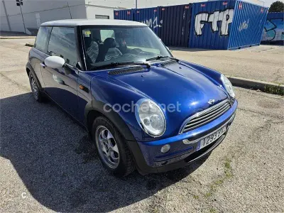 Usado Mini ONE 90 CV (66 kW) 2001 Azul Utilitario