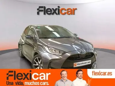 Usado Toyota Yaris Active 116 CV (85 kW) 2022 Gris Utilitario