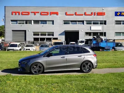 Usado Mercedes B200 150 CV (110 kW) 2023 Gris / plata Utilitario