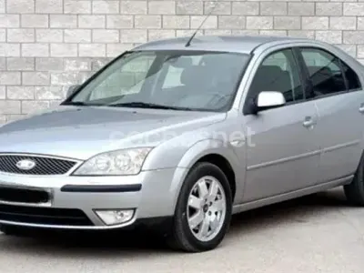 Usado Ford Mondeo Trend 125 CV (91 kW) 2004 Gris / plata Berlina