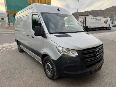 Usado Mercedes Sprinter 150 CV (110 kW) 2022 Plateado Van