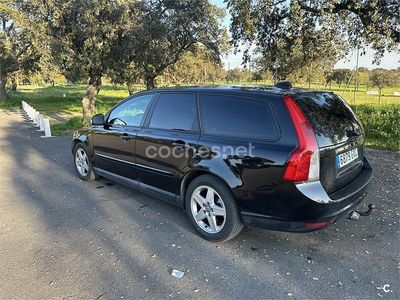 Usado Volvo V50 Kinetic 136 CV (100 kW) 2010 Negro Familiar
