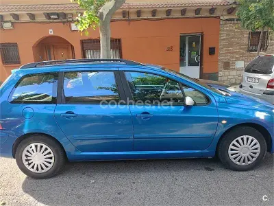 Usado Peugeot 307 90 CV (66 kW) 2005 Azul Familiar