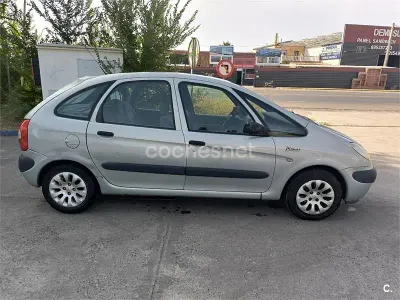 Usado Citroën Xsara Picasso Exclusive 90 CV (66 kW) 2004 Gris / plata Monovolumen