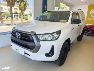 Usado Toyota HiLux 150 CV (110 kW) 2023 Blanco Pickup/Camioneta