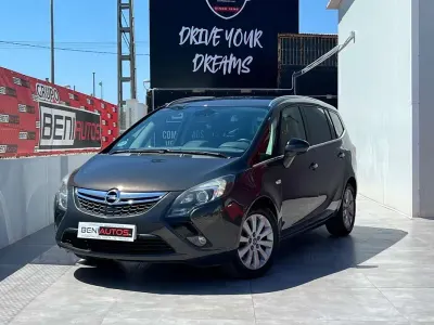 Usado Opel Zafira Tourer Excellence 165 CV (121 kW) 2014 Marrón Monovolumen