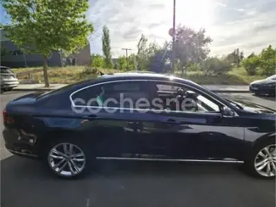 Usado VW Passat Sportline 190 CV (139 kW) 2017 Azul Berlina