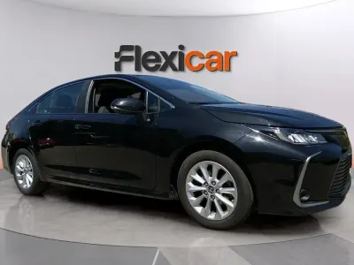 Usado Toyota Corolla 125 CV (91 kW) 2022 Negro Berlina