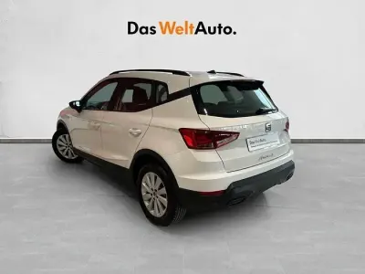 Usado Seat Arona Style 110 CV (80 kW) 2024 Blanco SUV
