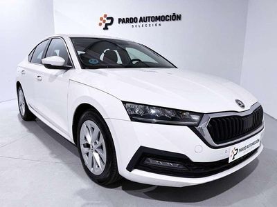 Blanco Usado 2021 Skoda Octavia Ambition Utilitario | 18.900 € (Precio justo)