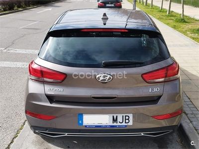 Usado Hyundai i30 110 CV (80 kW) 2023 Gris / plata Berlina