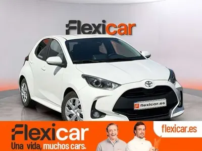 Usado Toyota Yaris 72 CV (52 kW) 2023 Blanco Utilitario