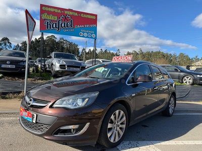 Usado Opel Astra Sportive 165 CV (121 kW) 2013 Marrón Familiar
