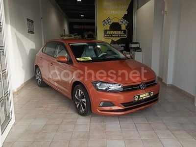 Usado VW Polo Advance 95 CV (69 kW) 2021 Naranja Berlina