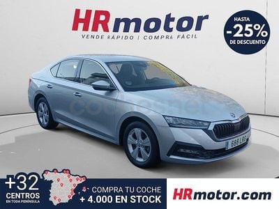 Usado Skoda Octavia Ambition 150 CV (110 kW) 2021 Gris / plata Berlina