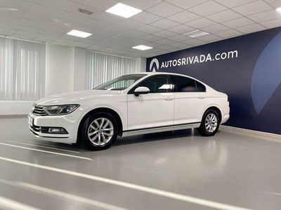 Usado VW Passat Advance 150 CV (110 kW) 2018 Blanco puro Berlina
