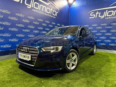 Usado Audi A3 116 CV (85 kW) 2018 Azul Berlina