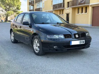 Käytetty Seat Leon Sport 110 HP (80 kW) 2002 Musta Viistoperä