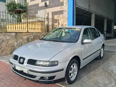 Usado Seat Toledo Sport 110 CV (80 kW) 1999 Gris Berlina