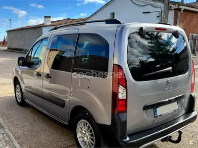 Usado Peugeot TePee Outdoor 100 CV (73 kW) 2016 Gris / plata Monovolumen