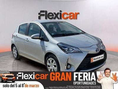 Usado Toyota Yaris Hybrid Active 100 CV (73 kW) 2019 Gris