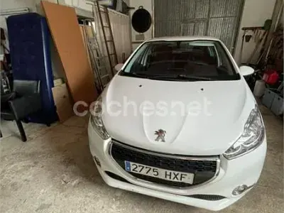 Usado Peugeot 208 Active 82 CV (60 kW) 2014 Blanco Utilitario