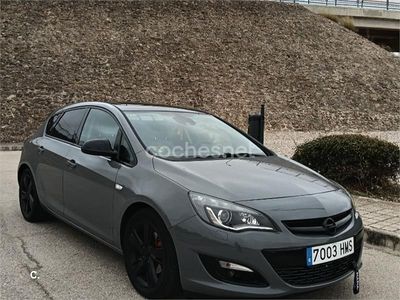 Usado Opel Astra Sportive 165 CV (121 kW) 2012 Gris / plata Berlina
