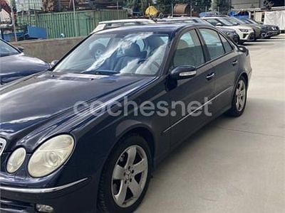 Usado Mercedes E500 Avantgarde 306 CV (225 kW) 2003 Azul Berlina