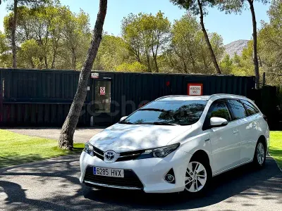 Usado Toyota Auris Hybrid Active 136 CV (100 kW) 2013 Blanco Familiar