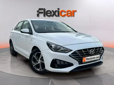 Usado Hyundai i30 120 CV (88 kW) 2020 Blanco Berlina