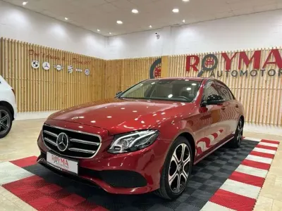 Usado Mercedes E350 299 CV (219 kW) 2018 Rojo Berlina