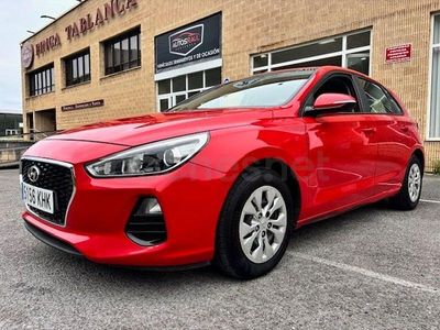 Usado Hyundai i30 GO! 120 CV (88 kW) 2018 Granate Berlina