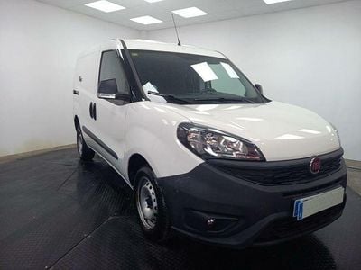 Usado Fiat Doblò 95 CV (69 kW) 2020 Blanco Monovolumen