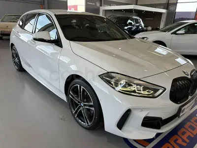 Usado BMW 118 M Sport 150 CV (110 kW) 2024 Blanco Berlina