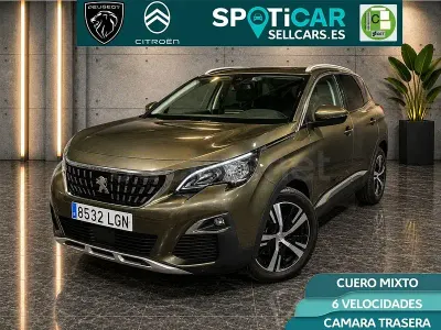 Usado Peugeot 3008 Allure 130 CV (95 kW) 2020 Gris / plata SUV