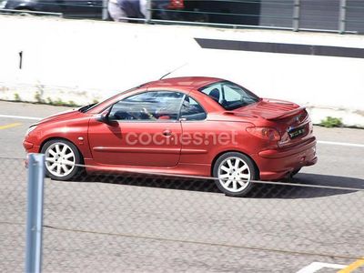 Rojo Usado 2003 Peugeot 206 Descapotable | 5000 € (Caro)
