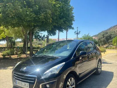 Usado Peugeot 3008 Style 120 CV (88 kW) 2016 Negro Berlina