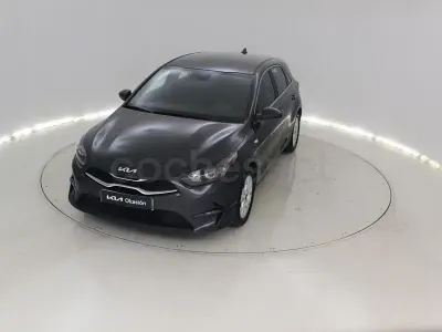 Używany Kia Ceed 120 KM (88 kW) 2021 Czarny Hatchback